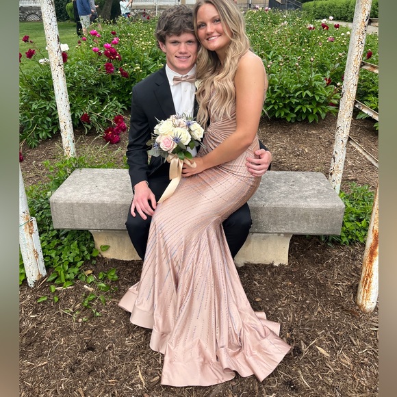 Ellie Wilde Prom Dress - Picture 5 of 7